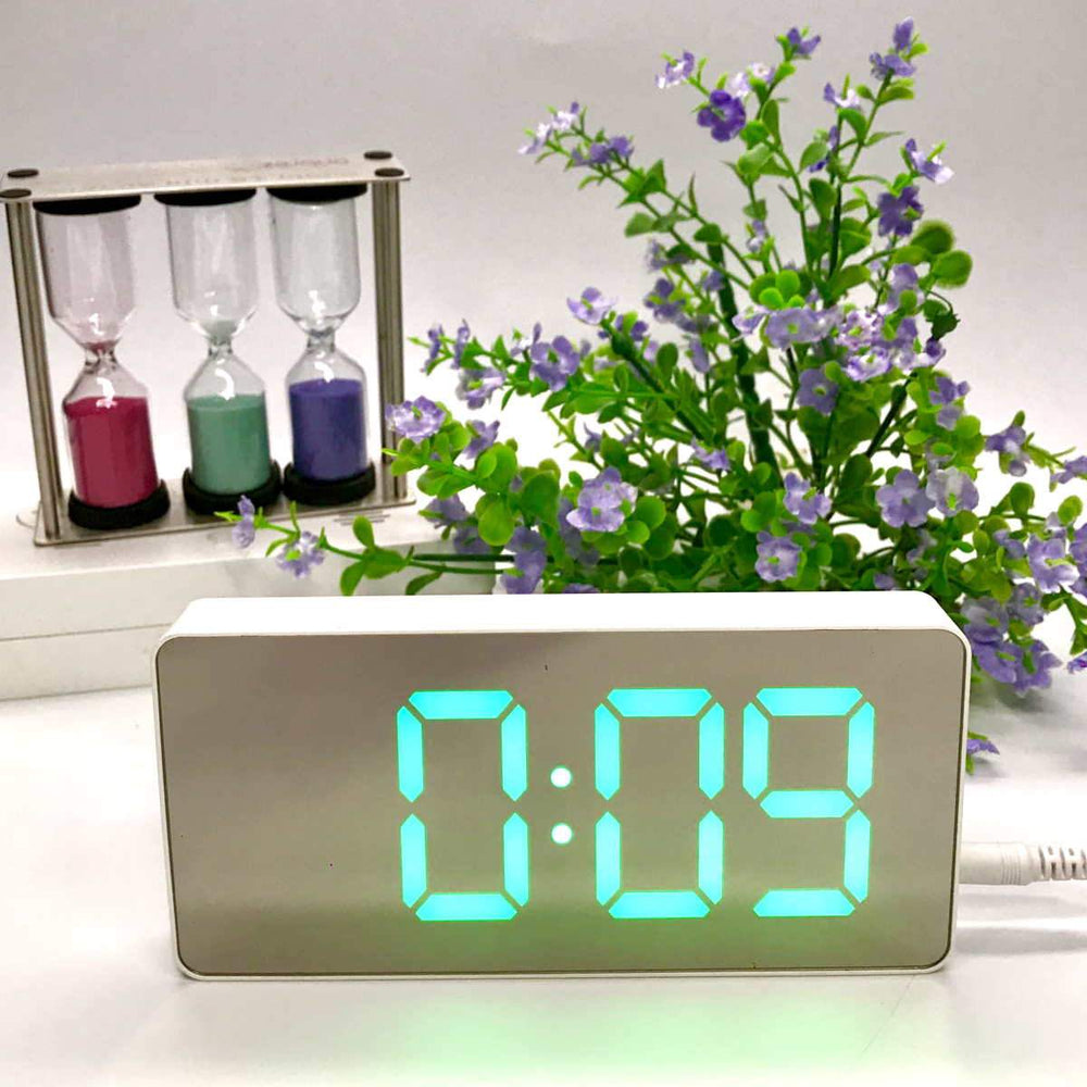 Checkmate Hector Mirror Face LED USB Charging Alarm Clock Green 16cm VGW-3322-GRE 1