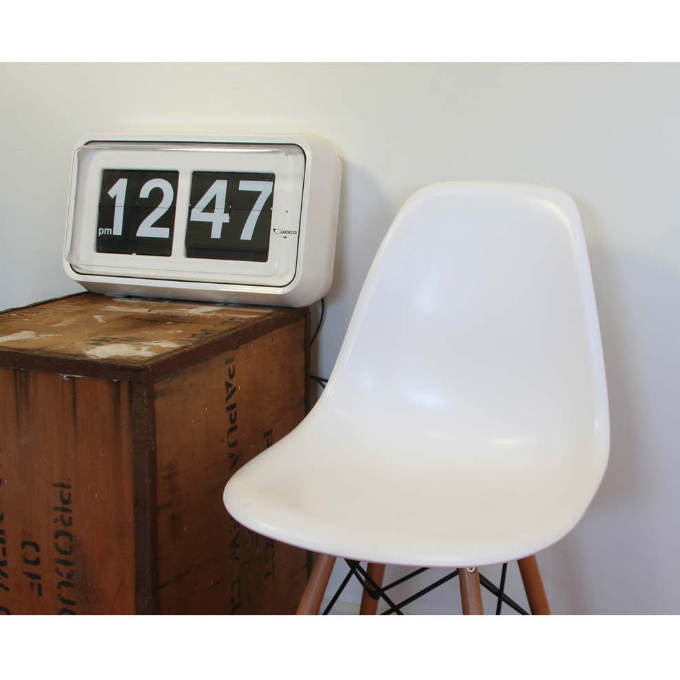 Jadco Jumbo Digital Flip Card Wall and Desk Clock 12hr White 48cm BQ10012HR 3