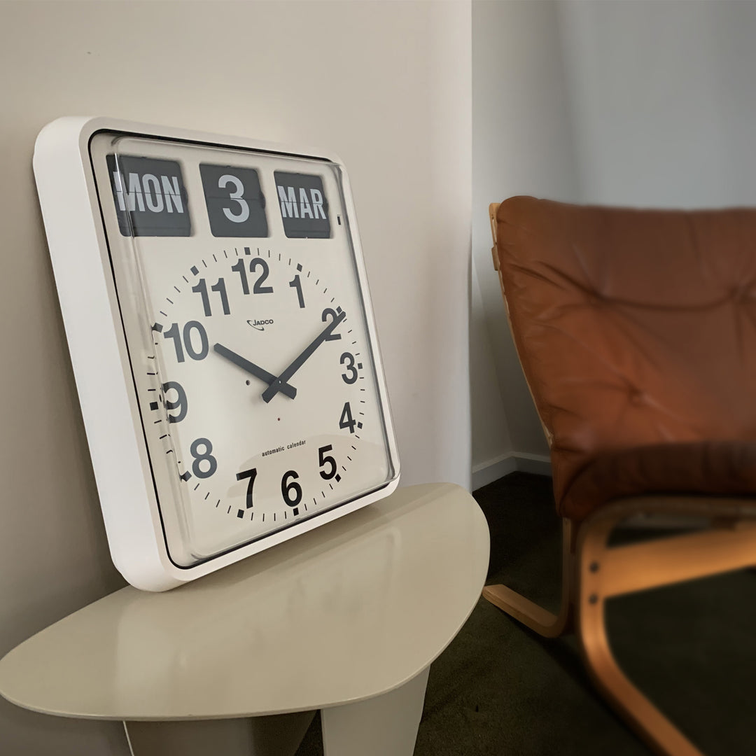 Jadco Giant Analogue Flip Calendar Wall Clock White 51cm BQ20 Lifestyle