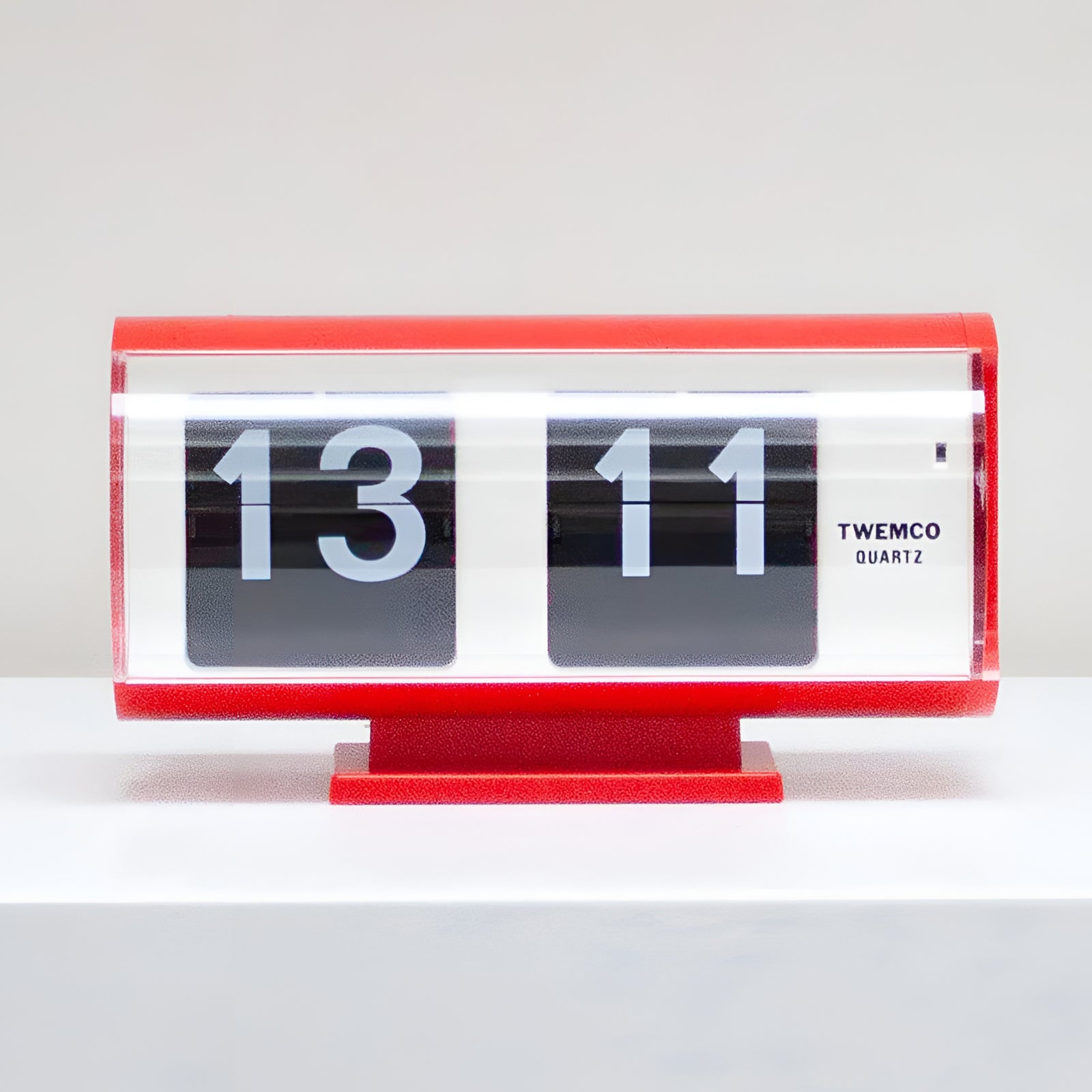 Jadco Marvin Cylindrical Digital Flip Card Desk Clock Red 18cm QT30T-Red 001