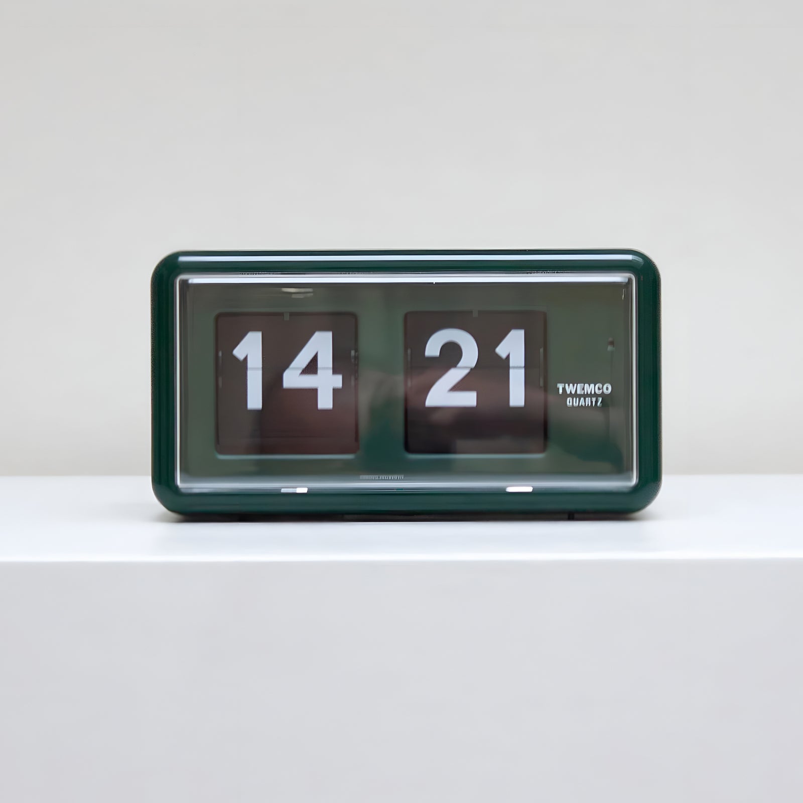 Jadco Wylie Compact Digital Flip Card Wall and Desk Clock Green 20cm QT30-Green New