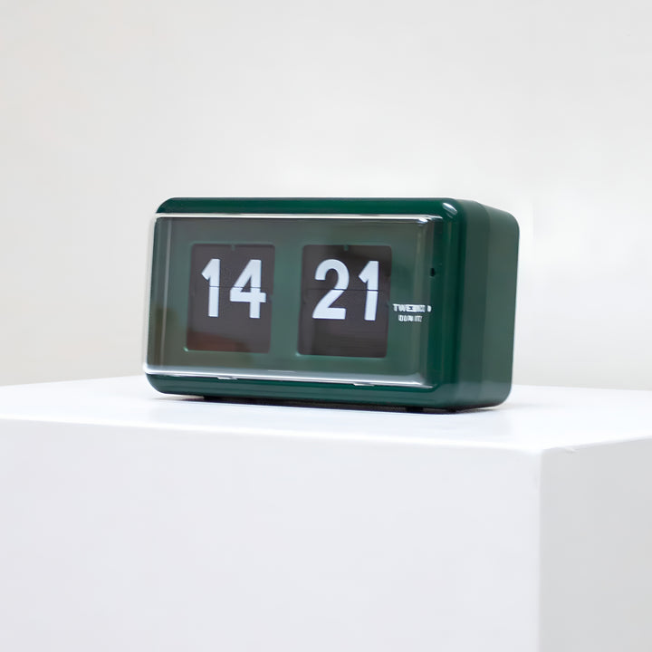 Jadco Wylie Compact Digital Flip Card Wall and Desk Clock Green 20cm QT30-Green New 2