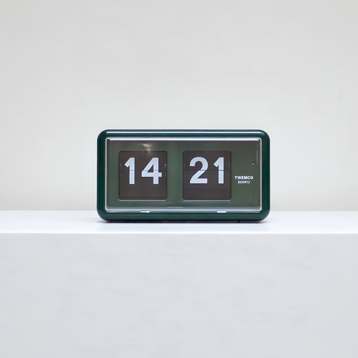 Jadco Wylie Compact Digital Flip Card Wall and Desk Clock Green 20cm QT30-Green New 3