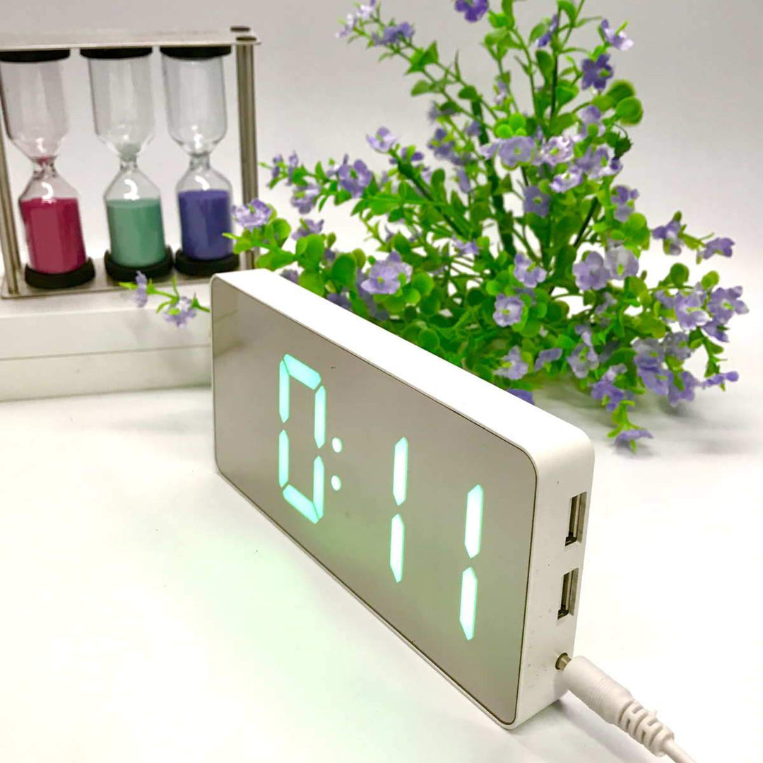 Checkmate Hector Mirror Face LED USB Charging Alarm Clock Green 16cm VGW-3322-GRE 2