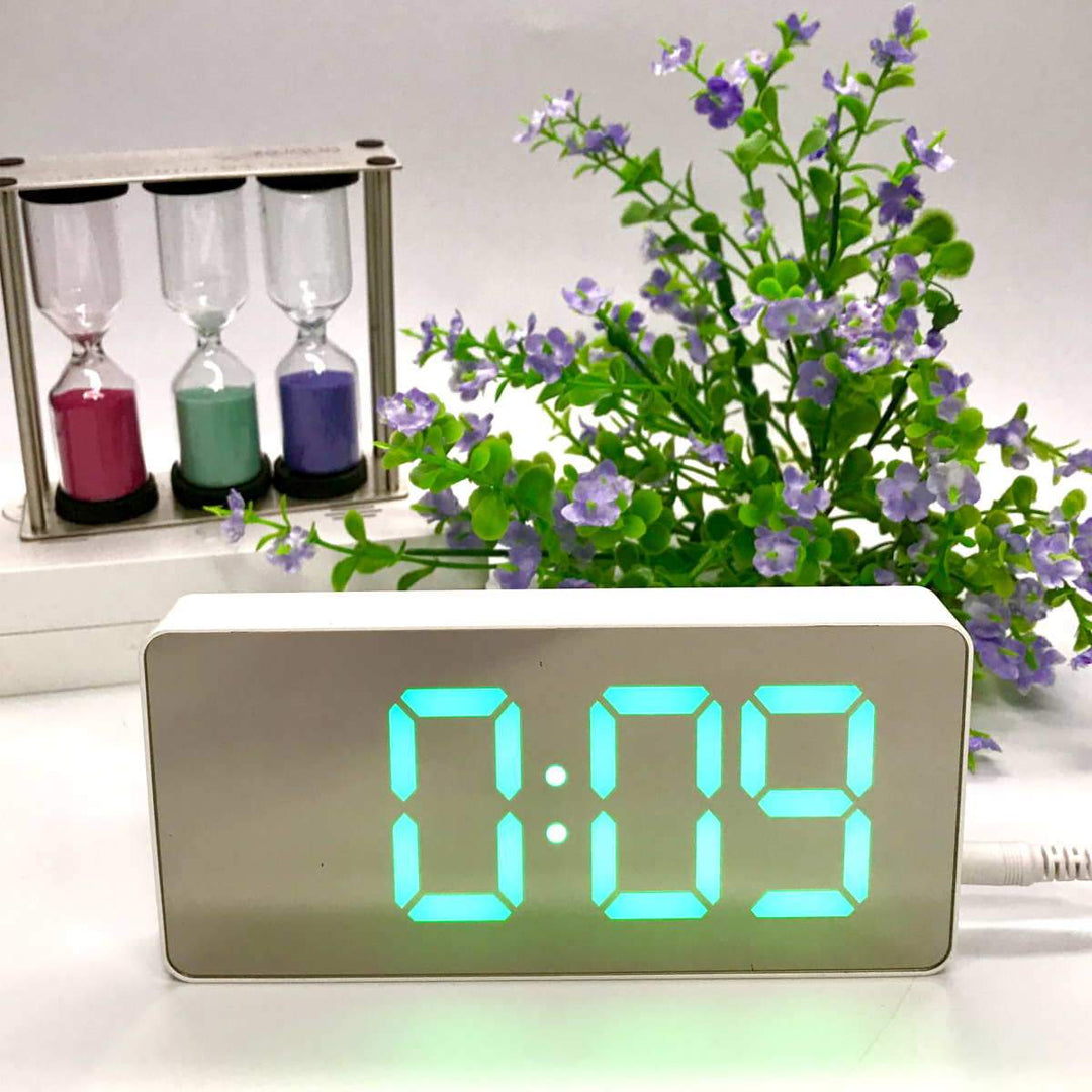 Checkmate Hector Mirror Face LED USB Charging Alarm Clock Green 16cm VGW-3322-GRE 3
