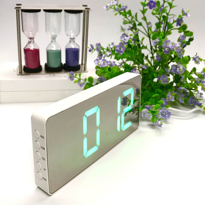 Checkmate Hector Mirror Face LED USB Charging Alarm Clock Green 16cm VGW-3322-GRE 5