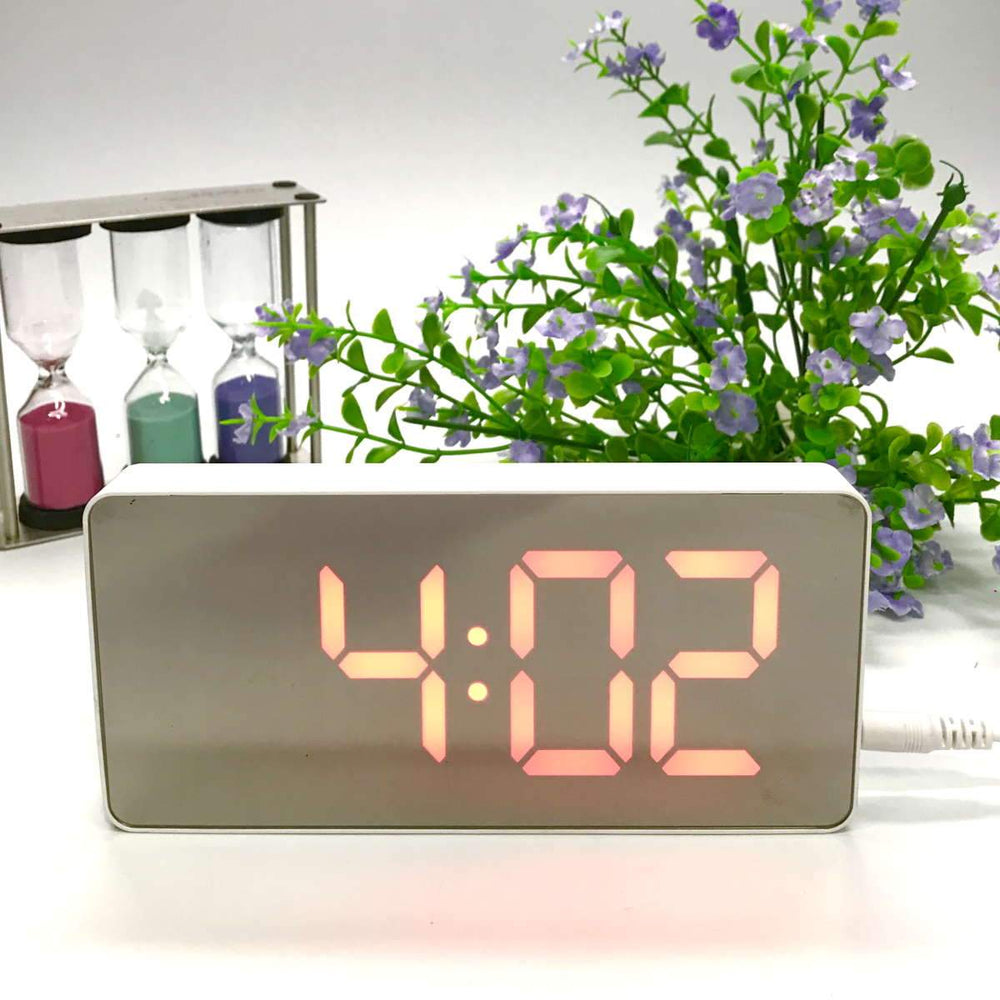 Checkmate Hector Mirror Face LED USB Charging Alarm Clock Red 16cm VGW-3322-RED 1