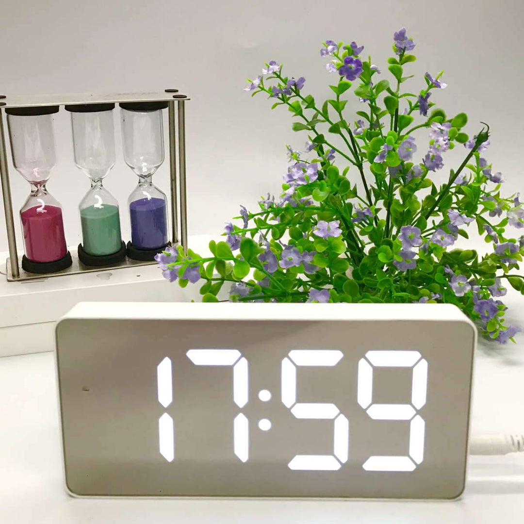 Checkmate Hector Mirror Face LED USB Charging Alarm Clock White 16cm VGW-3322-WHI 1