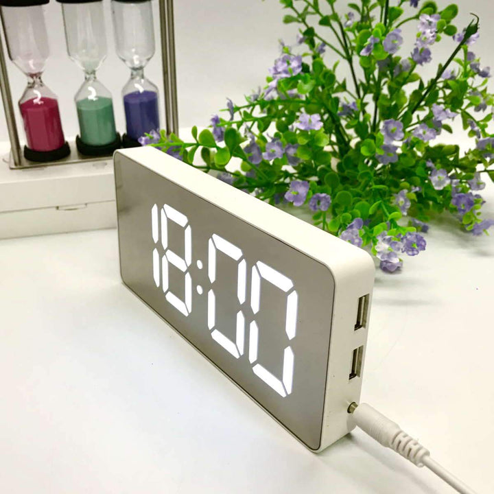 Checkmate Hector Mirror Face LED USB Charging Alarm Clock White 16cm VGW-3322-WHI 3